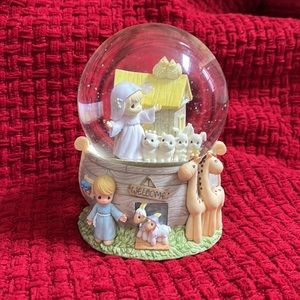 Precious Moments Collectible Musical Waterball